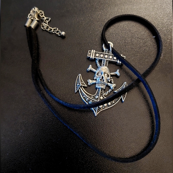💥 3 for $15! Skull & anchor necklace - Picture 5 of 5